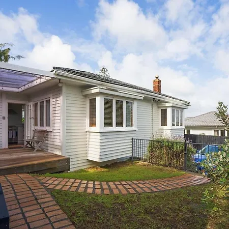 Charming Takapuna Residence